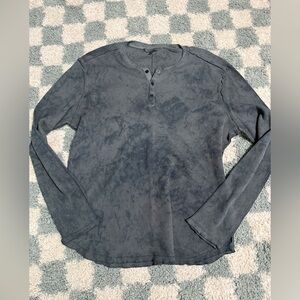 JOHN VARVATOS two tone tie dye gray long sleeve waffle knit frayed hem tee shirt